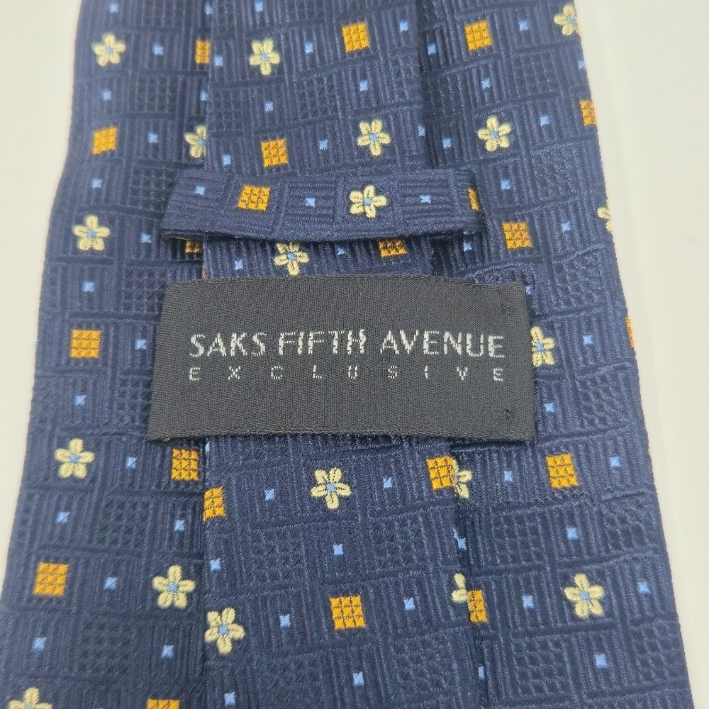 SAKS FIFTH AVENUE EXCLUSIVE Navy and Gold Geometric Botanical Neat 100% Silk Tie - Picture 5 of 6